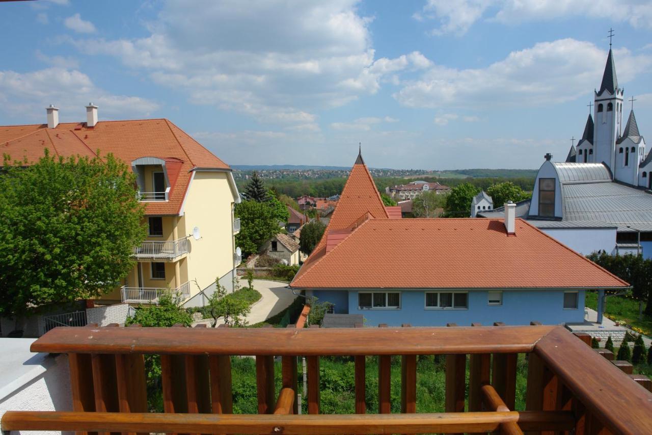 Roselio Sky Residence Heviz Luaran gambar