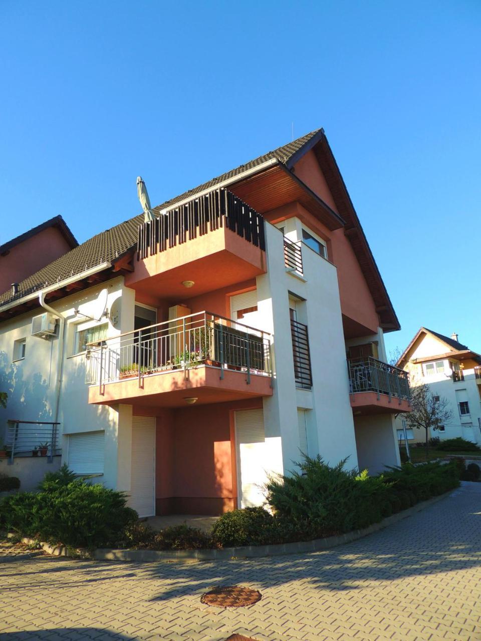 Roselio Sky Residence Heviz Luaran gambar